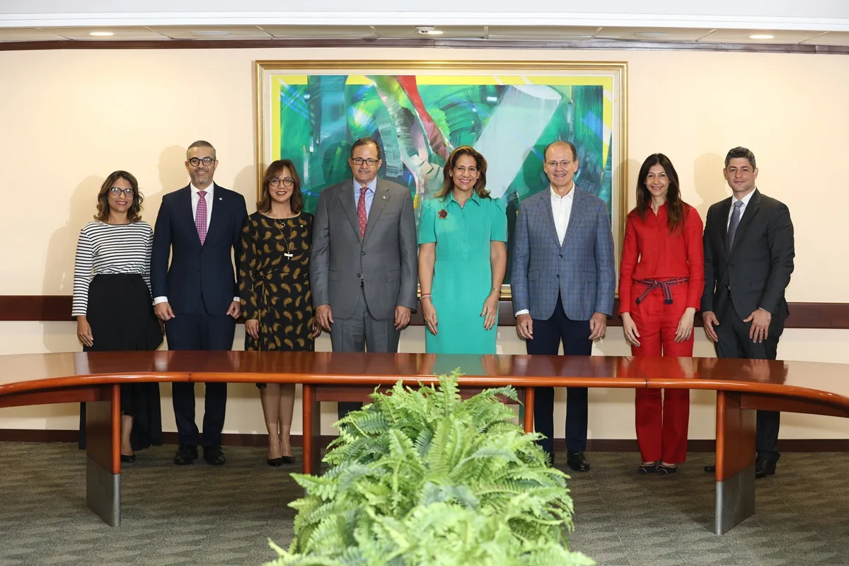 1. Guardianes de la Academia