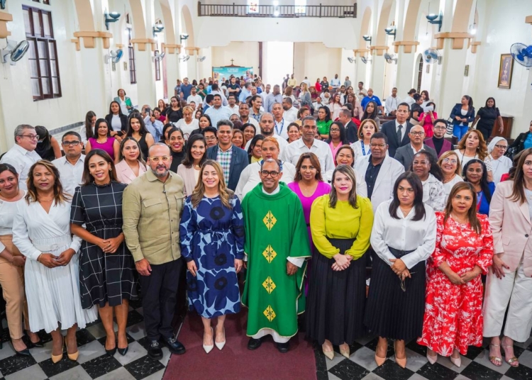 Colaboradoras colaboradores e invitados a eucaristia por tercer aniversario de superate