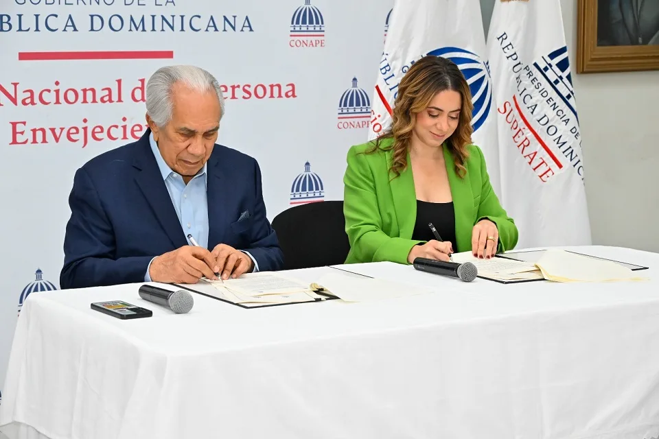 Directores ejecutivos de superate y conape firman acuerdo interinstitucional