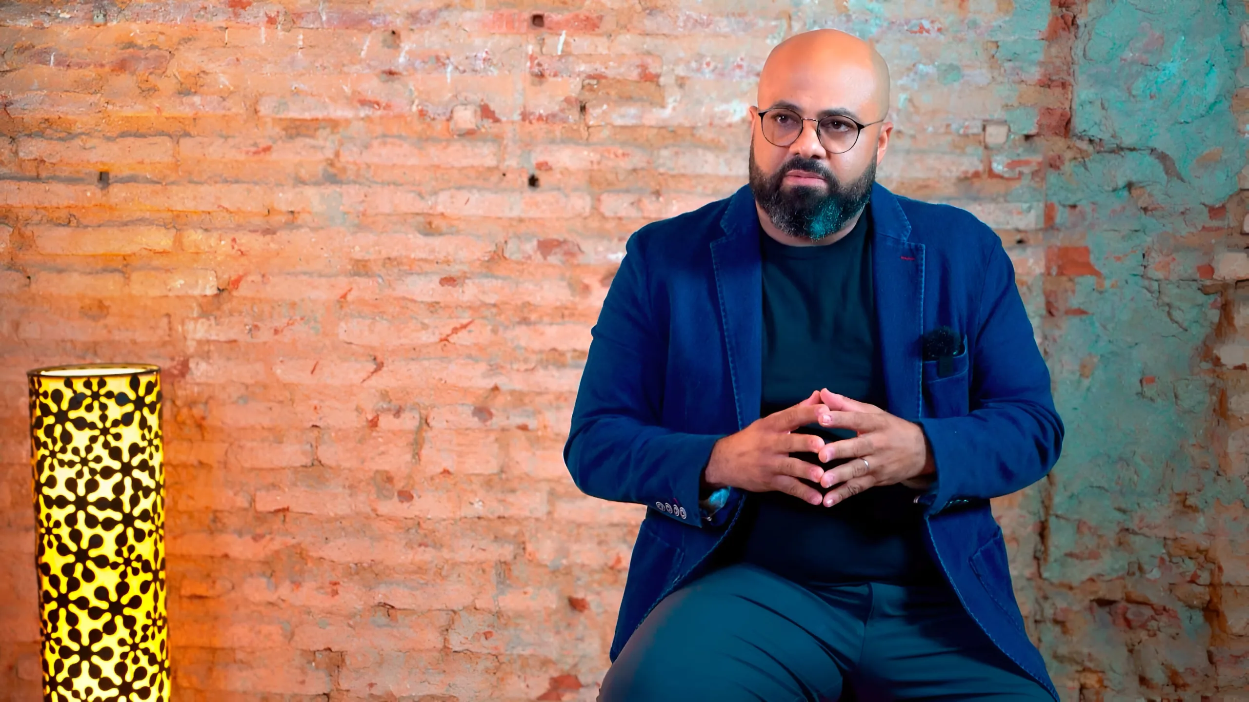 Edwin Alberto Martinez presidente de ASOMOEDO y vicepresidente latinoamericano de la Asociacion de Movilidad Electrica 1 scaled