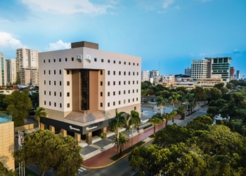 Fachada de la torre banreservas