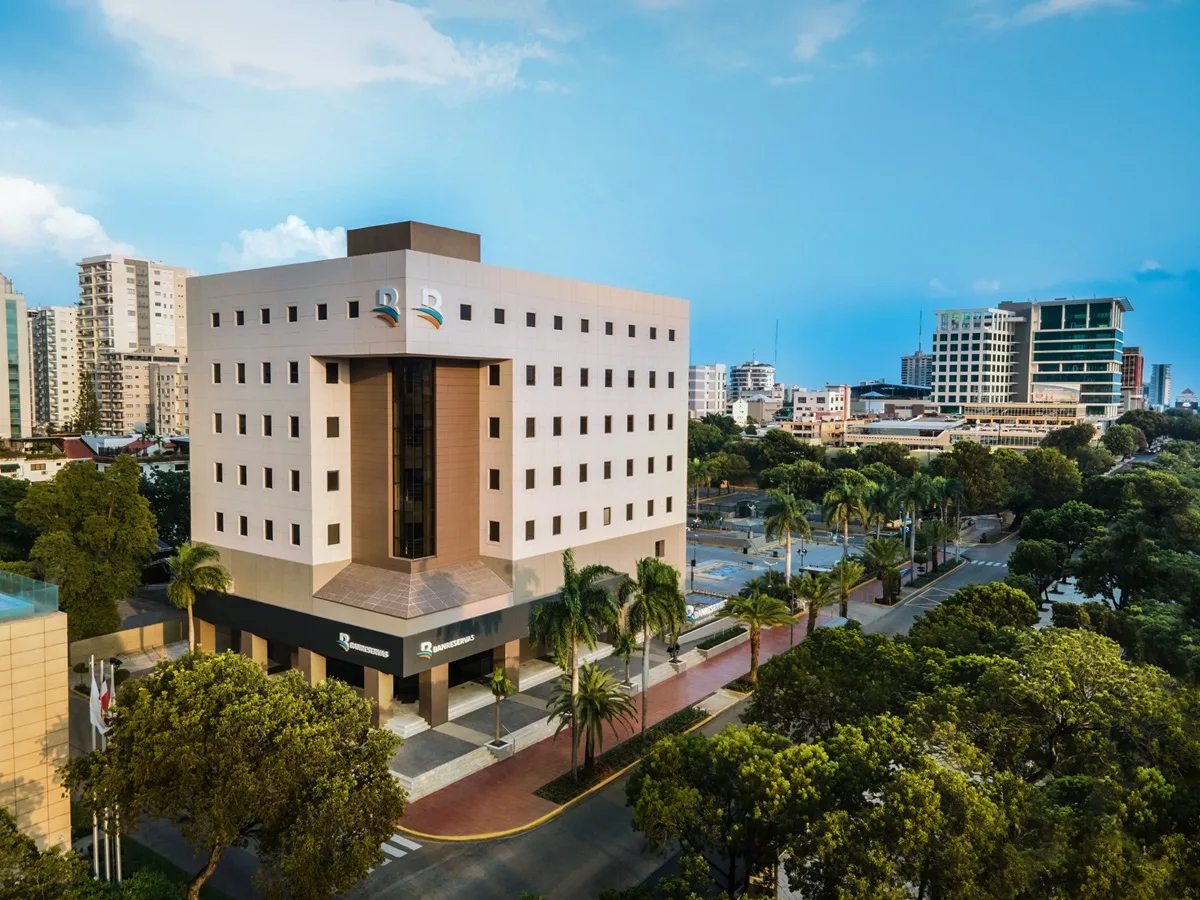 Fachada de la Torre Banreservas