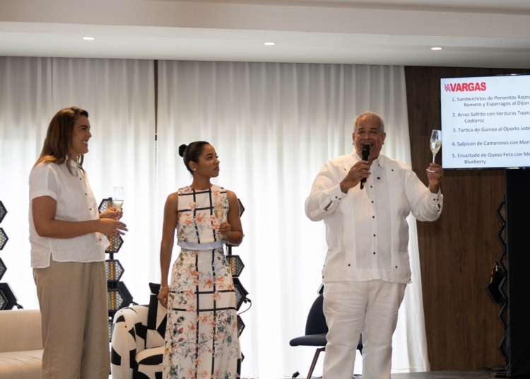 Foto Principal 0981 Paola Graciela Vargas Patricia Acosta y Pedro Vargas