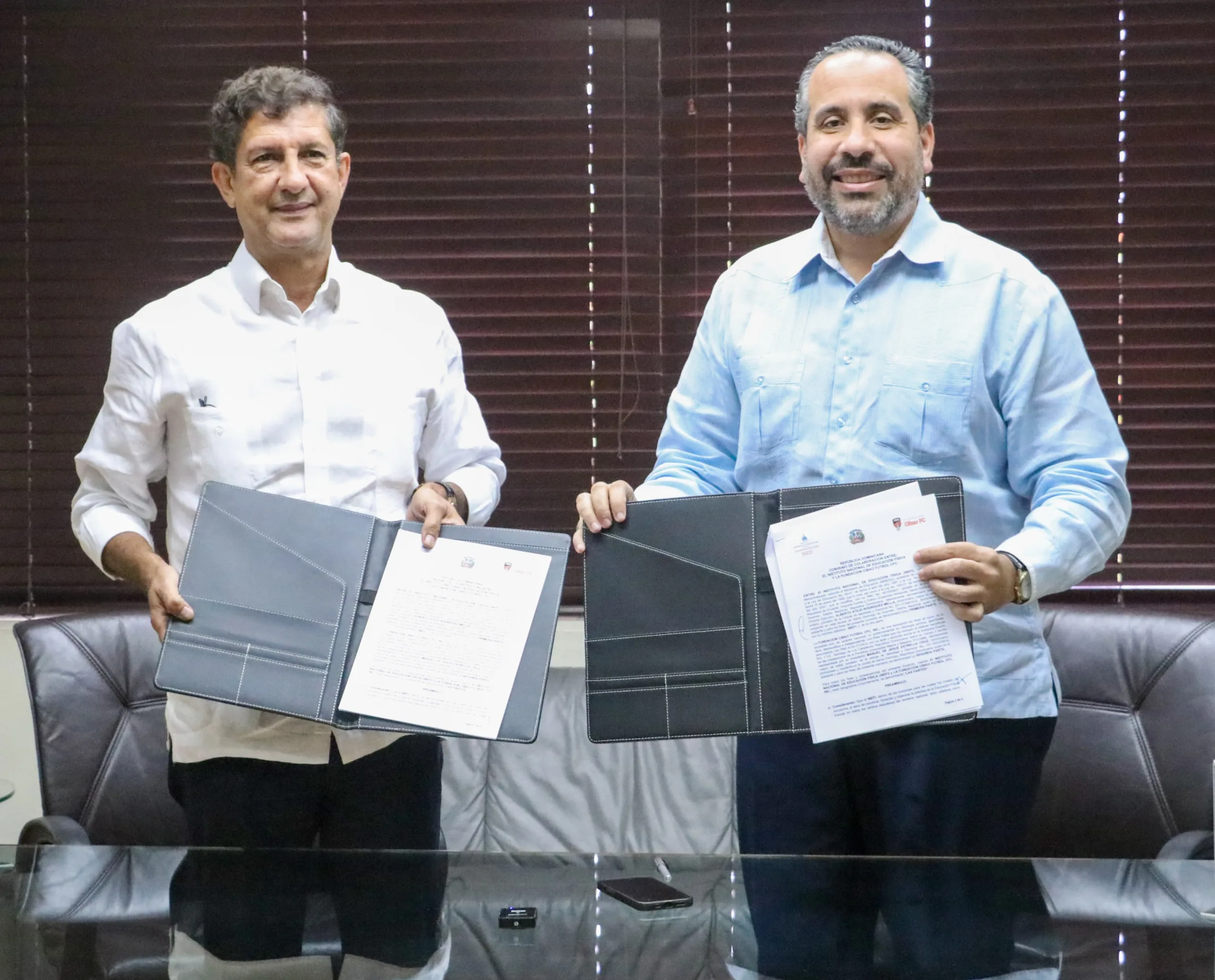 Pie de foto 1 rodriguez y estrella scaled