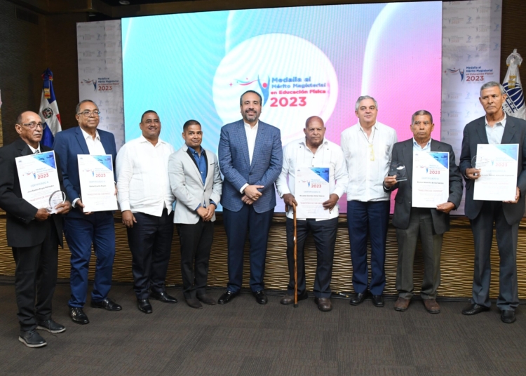 PIE DE FOTO 2 ALBERTO RODRIGUEZ Y MERITORIOS scaled