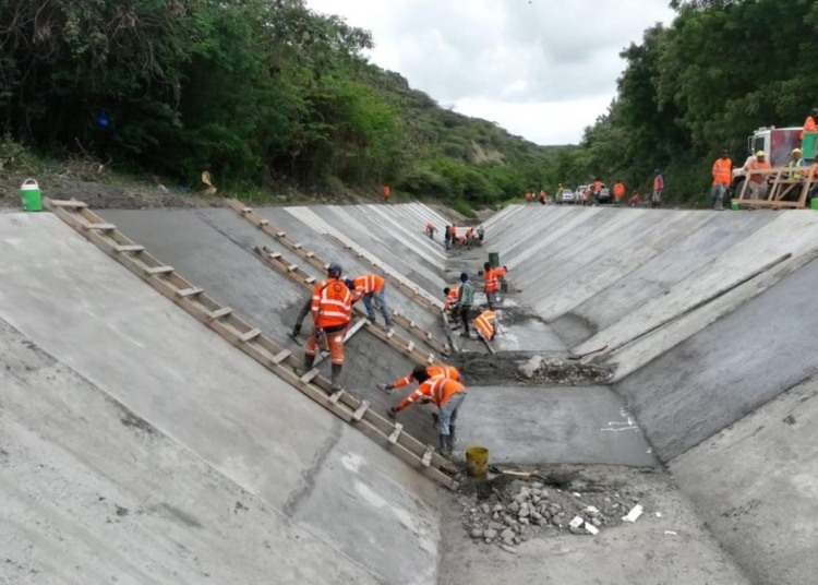 Panos de hormigon colocados en canal YSURA para reducir perdida de agua 1140x694 1