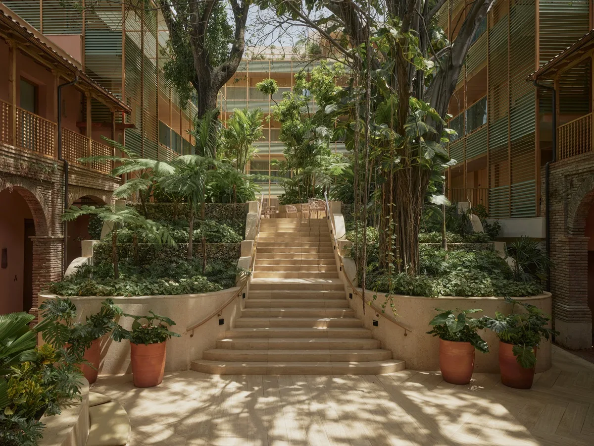 20240625 kimpton las mercedes 9 courtyard 0810lowres 1