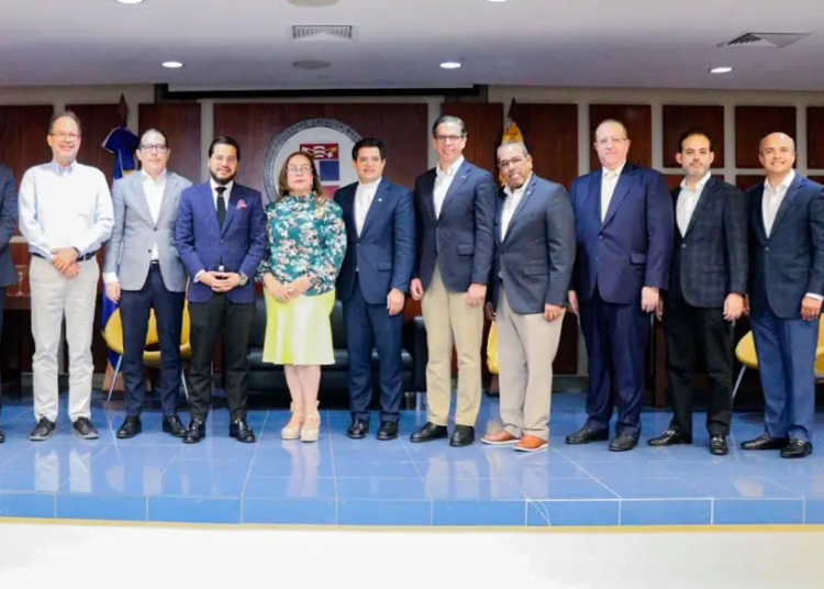 Academicos y empresarios propugnan por una reforma fiscal