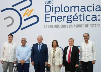 Alfredo kramarzviceministro rafael gomez embajador rector jose espallat embajadora vicerectora academicaconsultor carlos skerk y del bid hector baldivieso