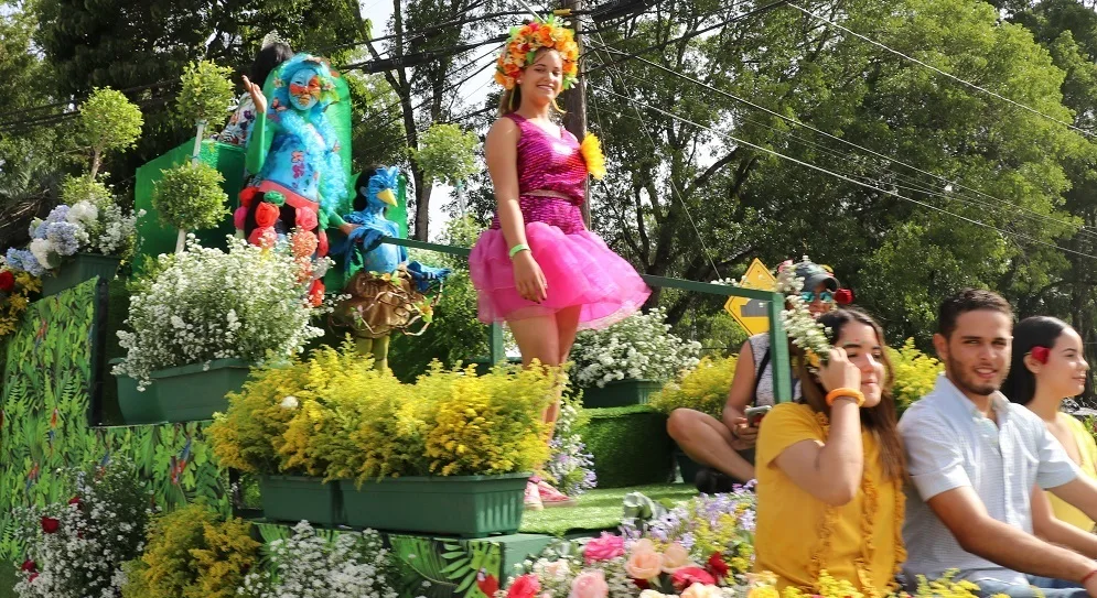 Carroza de flores festival de las flores jarabacoa de 2019. Jpg 3