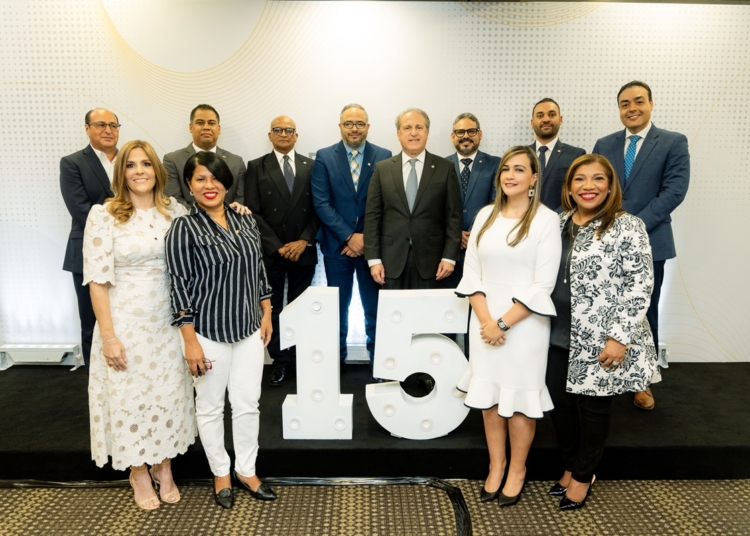 Colaboradores con 15 anos de labor