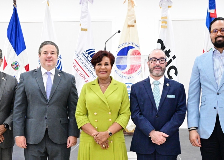 De izquierda a derecha reyson lizardo peter prazmowski josefa castillo francisco campos y bartolome pujals