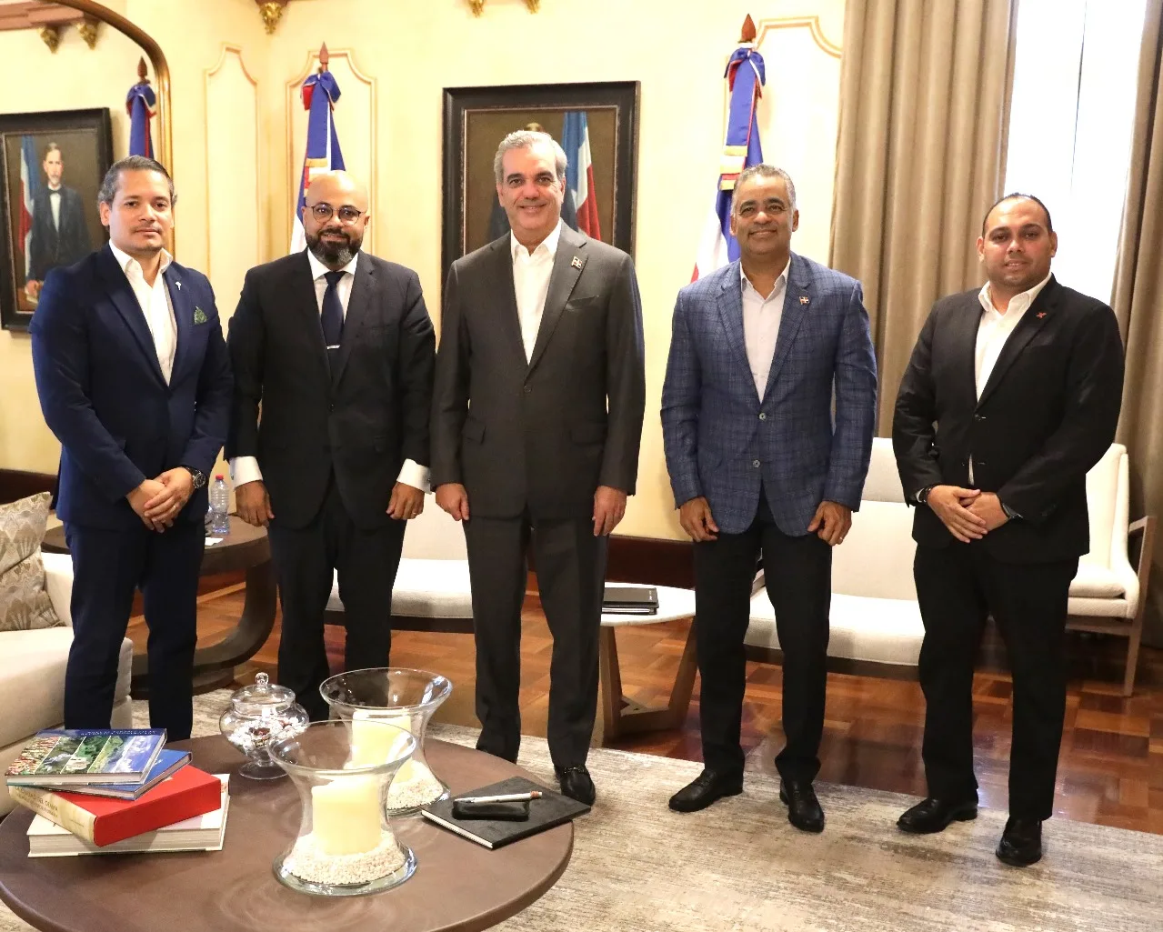 Edison Santos Edwin Martinez Luis Abinader Joel Santos y Rafael Flores