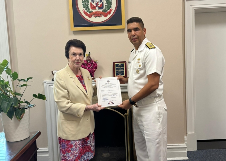 FOTO AGREGADO MILITAR