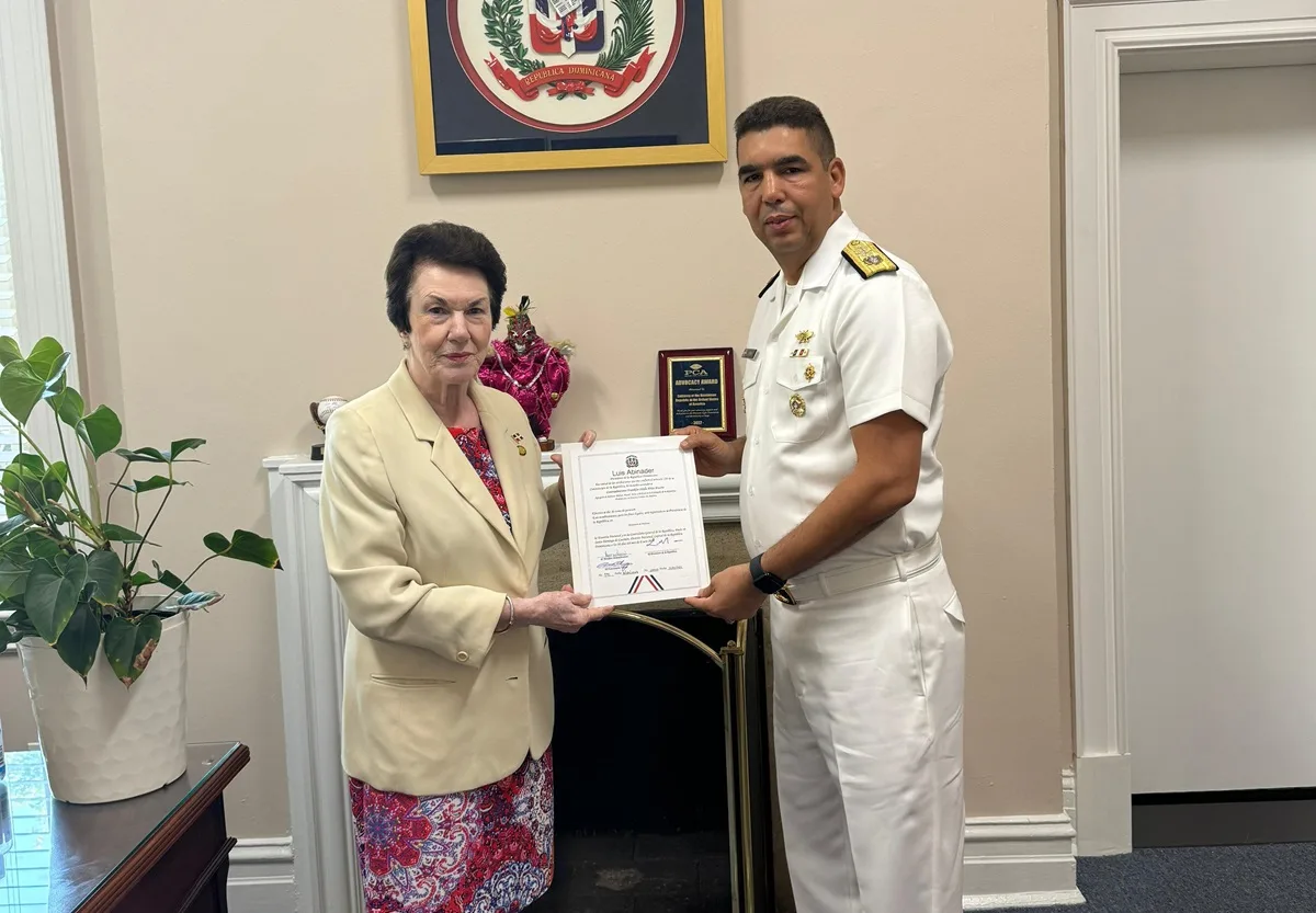 FOTO AGREGADO MILITAR