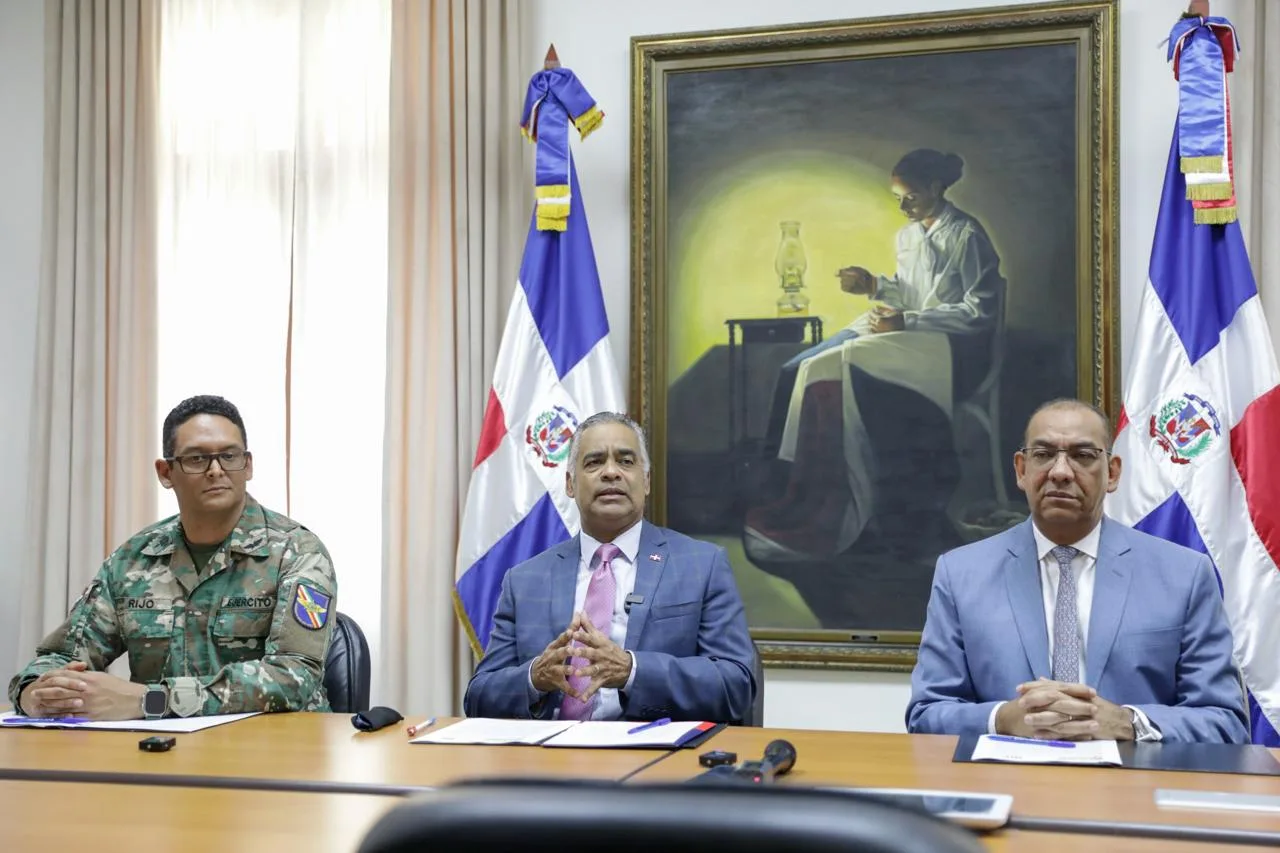 Firman convenio para mejorar la seguridad de la infraestructura vial a t