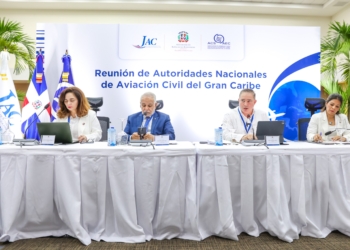 Hector porcella junto a los organizadores del evento