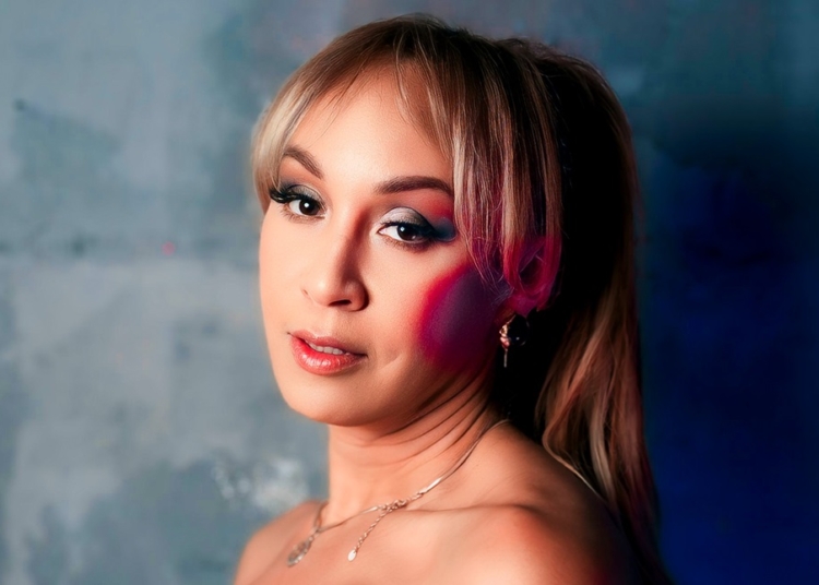 Mery eme estrena su nuevo exito quien cura del album mil amores