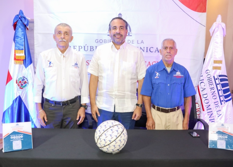 Pie de foto programa 1 el director ejecutivo del inefi alberto rodriguez mella junto a los profesores richard almaguer lopez y jacobo moquete scaled