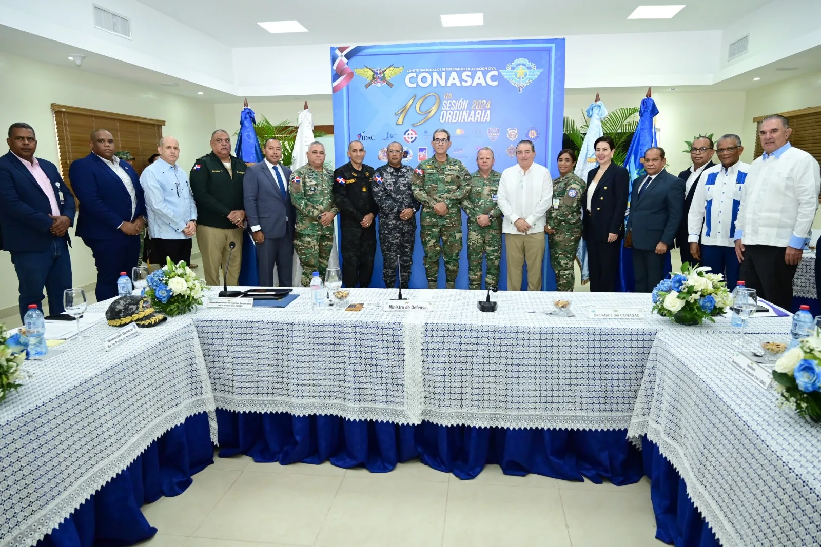 Reunion del conasac encabezado por el ministro de defensa teniente general carlos luciano diaz morfa