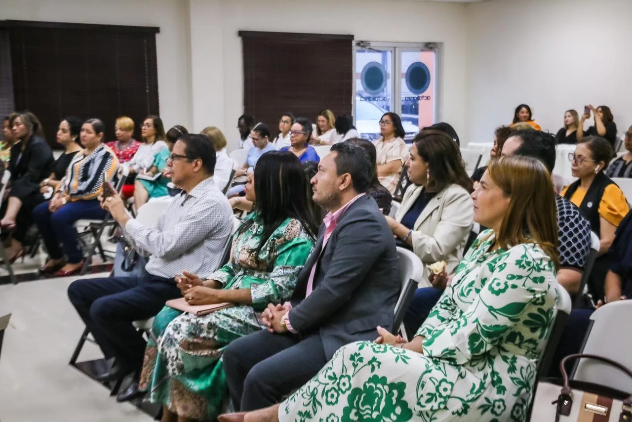 Pastoral de la mujer de la mesa de diálogo lleva a cabo conferencia enfocada en los retos y desafíos de la sociedad actual