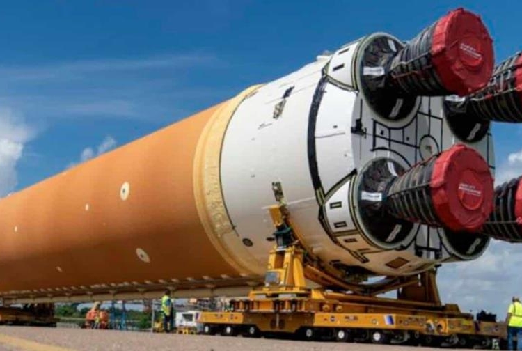 Cohete de nasa que se usara en mision a la luna sale de fabrica  1 focus 0 0 896 504