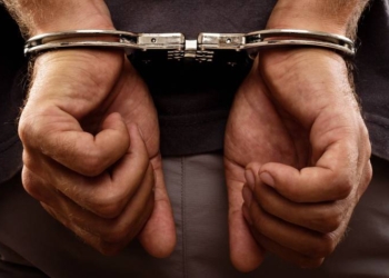 Main arresto generica esposas shutterstock 135865661