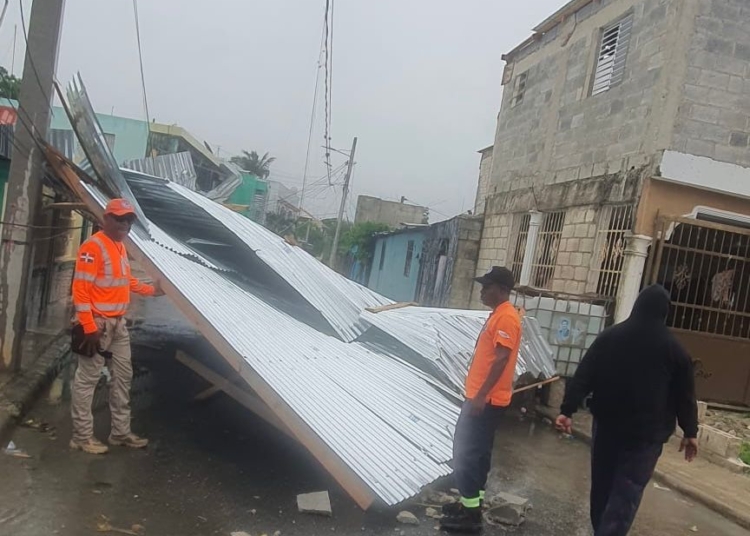 Vivienda pierde el techo en pedernales