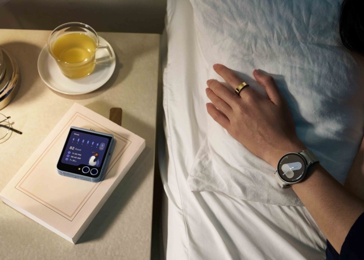 004 lifestyle galaxy zflip6 blue watch7 silver ring titaniumgold