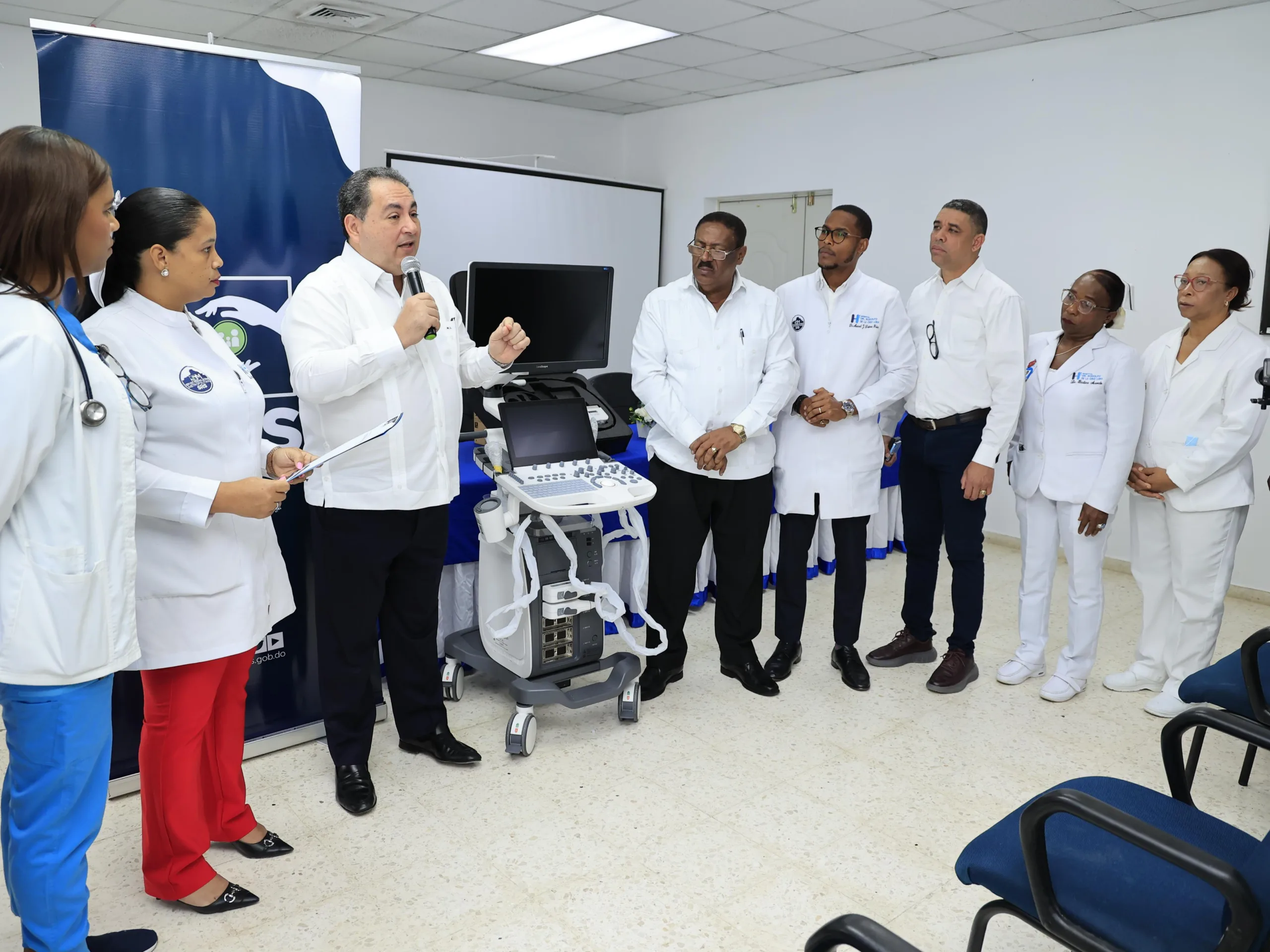 Sns entrega equipos médicos a seis centros de salud