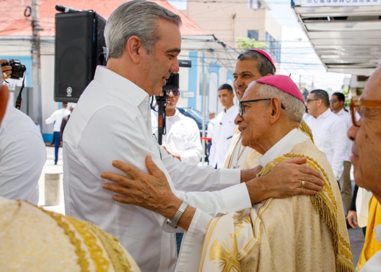 Abinader y obispo de santiago 1140x694 1