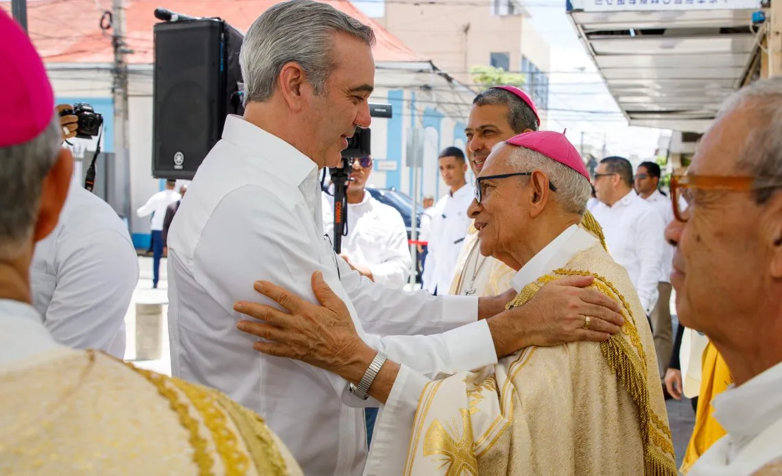 Abinader y obispo de santiago 1140x694 1