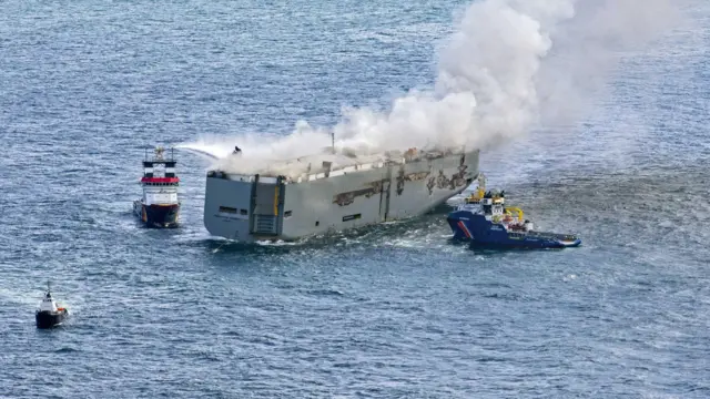 Barco carguero