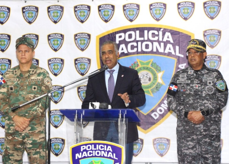 El ministro de la de la presidencia joel santos echavarria en la conferencia de prensa 1140x694 1