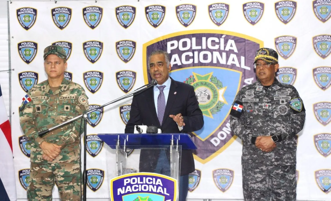 El ministro de la de la presidencia joel santos echavarria en la conferencia de prensa 1140x694 1