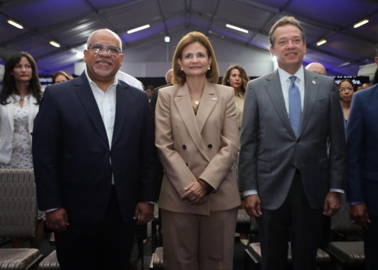 Fabricio Gomez Mazara Raquel Pena e Ito Bisono