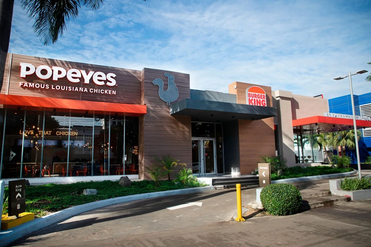 Fachada del nuevo restaurante Popeyes