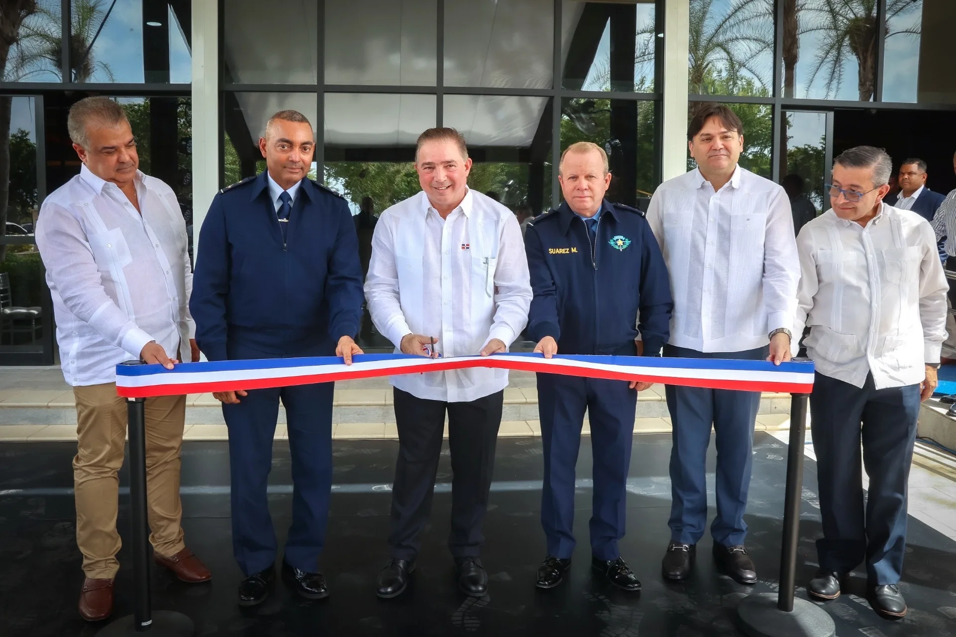 Hector porcella director general del idac acompanan juan thomas perez  mayor general carlos ramon febrillet  general de brigada floreal suarez  izzet sansur y raul munoz