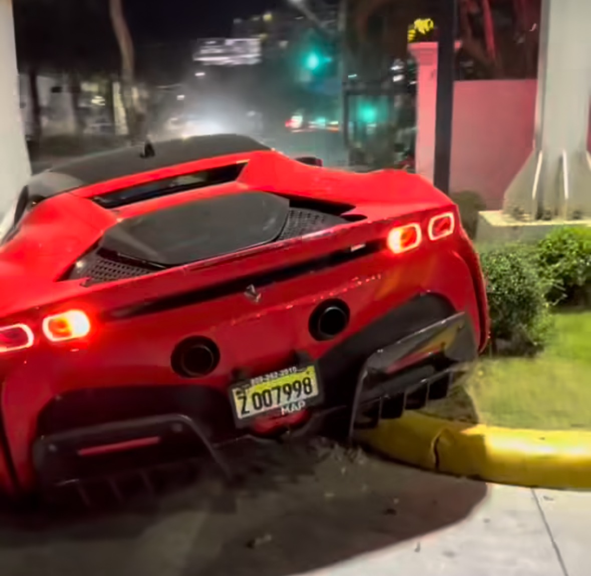 Propietario de Ferrari solicita eliminar video de accidente de su vehículo en la Av. Abraham Lincoln 1