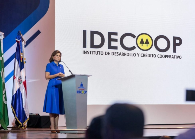 Raquel pena en evento del idecoop 1140x694 1
