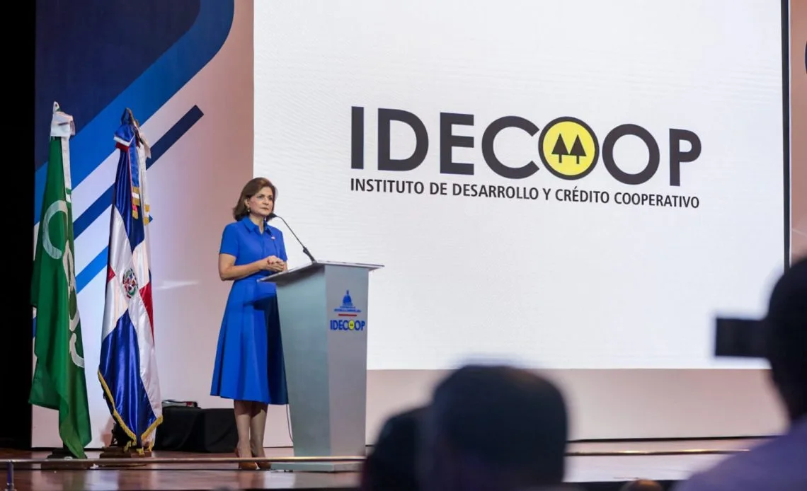 Raquel pena en evento del idecoop 1140x694 1