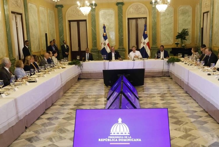 Reunion abinader y embajadores