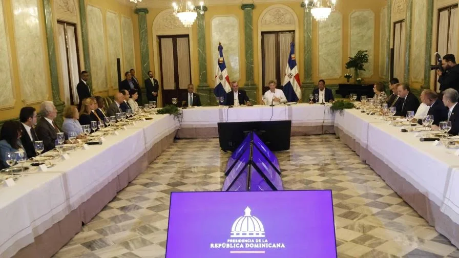 Reunion abinader y embajadores