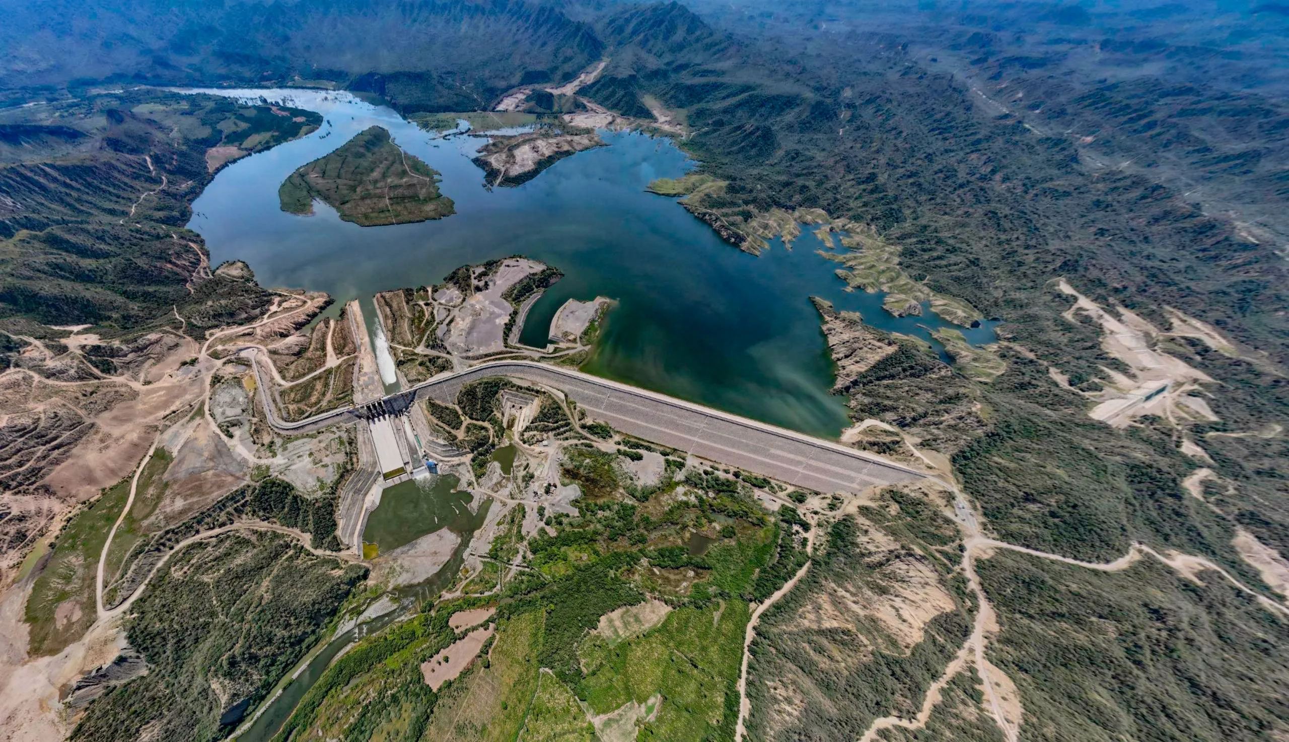 Indrhi presenta logros de la gestión 2020-2024; revista exhibe obras de transformación hídrica