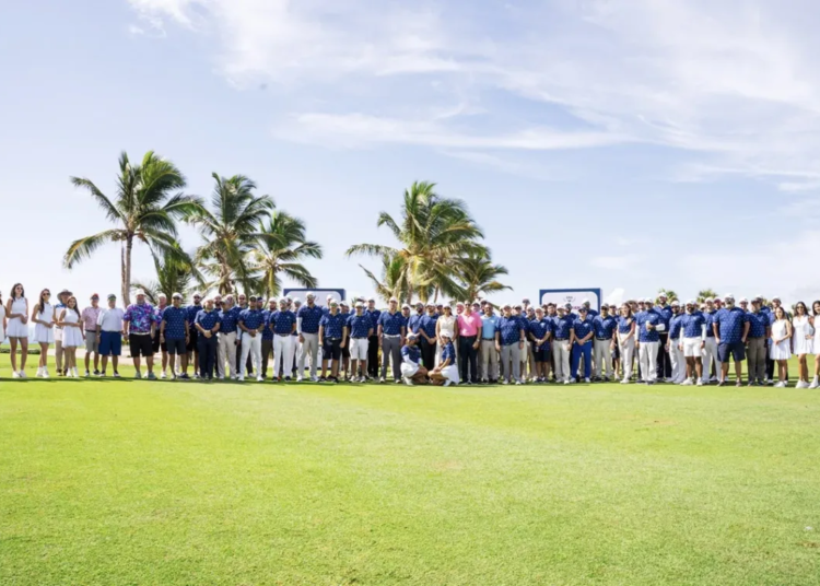 1 Foto grupal de los participantes en el torneo ABA GOLF CUP jpg