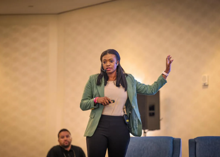 Betzaida Ubri exponiendo 2 jpeg