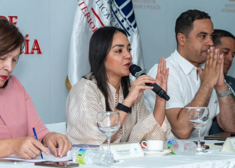 Faride raful junto a los viceministros angela jaquez y edwin feliz 1140x694 1 jpeg