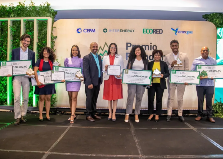 Ganadores de la 8va edicion del Premio al Periodismo Ambiental jpg