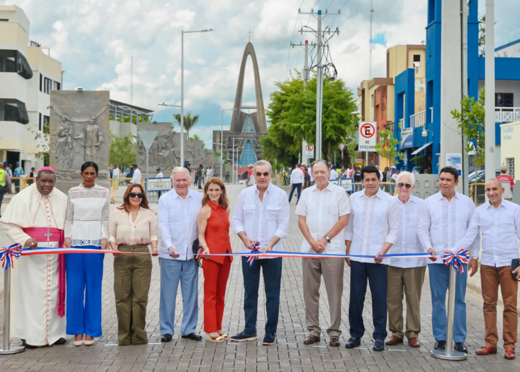 Grupo SID contribuye con el patrimonio cultural y religioso en la Basilica de Higuey scaled