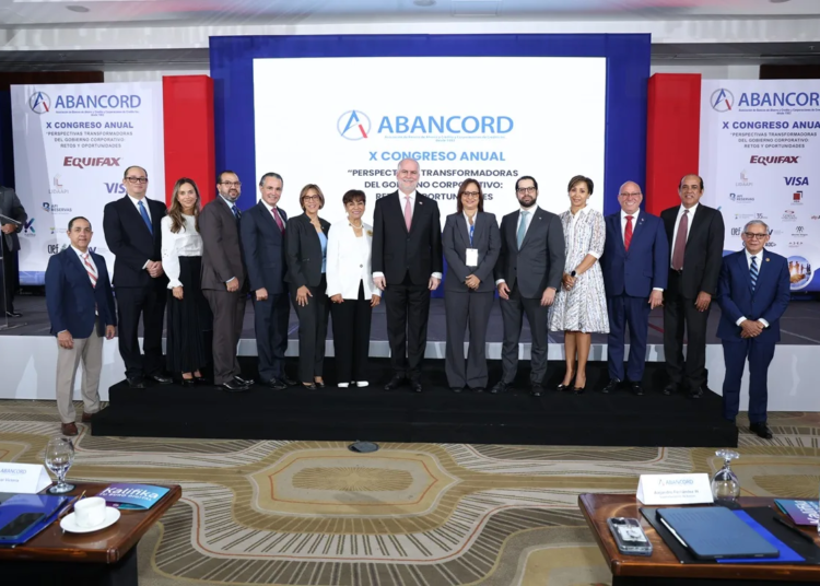 Junta directiva de abancord junto al superintendente de bancos jpg